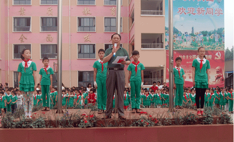 艺迪小学举行2015年“童心向党”庆六一歌咏